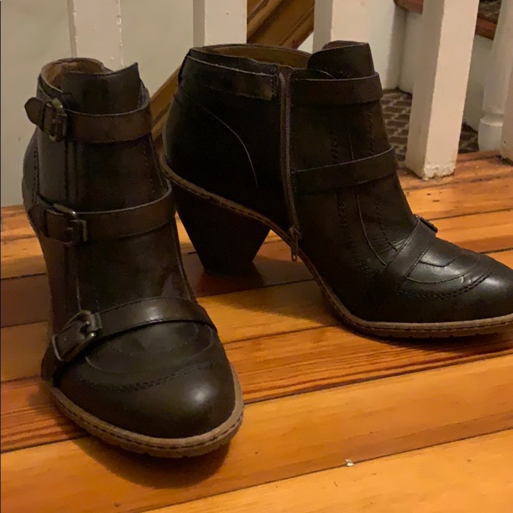 Gorgeous leather heeled booties NWOT never worn